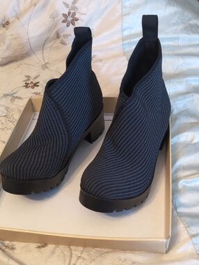 Women's Black Striped Elastic Chelsea Platform Booties